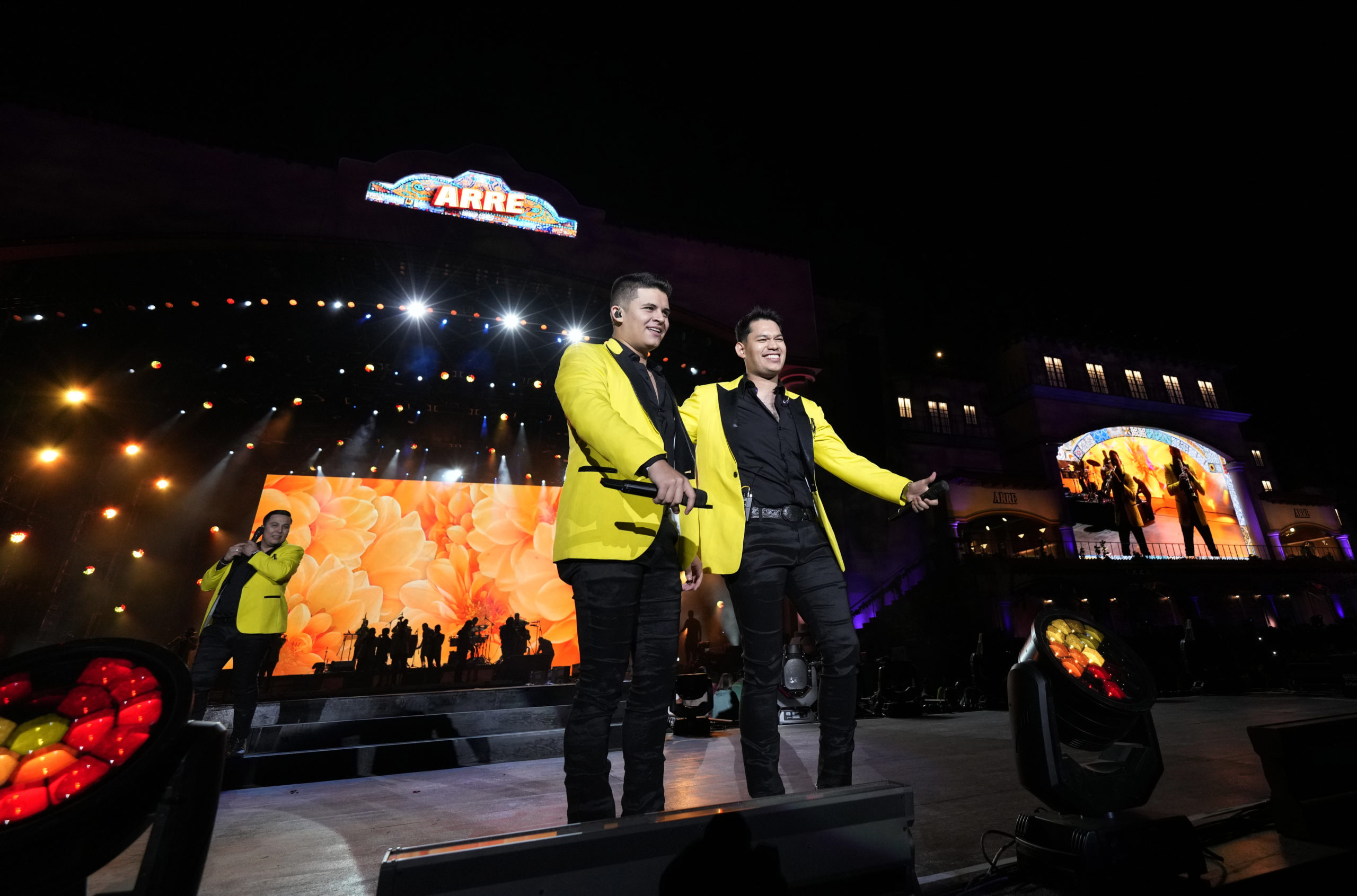 La Arrolladora Banda el Limón LA 98.1 SOMOS BANDA